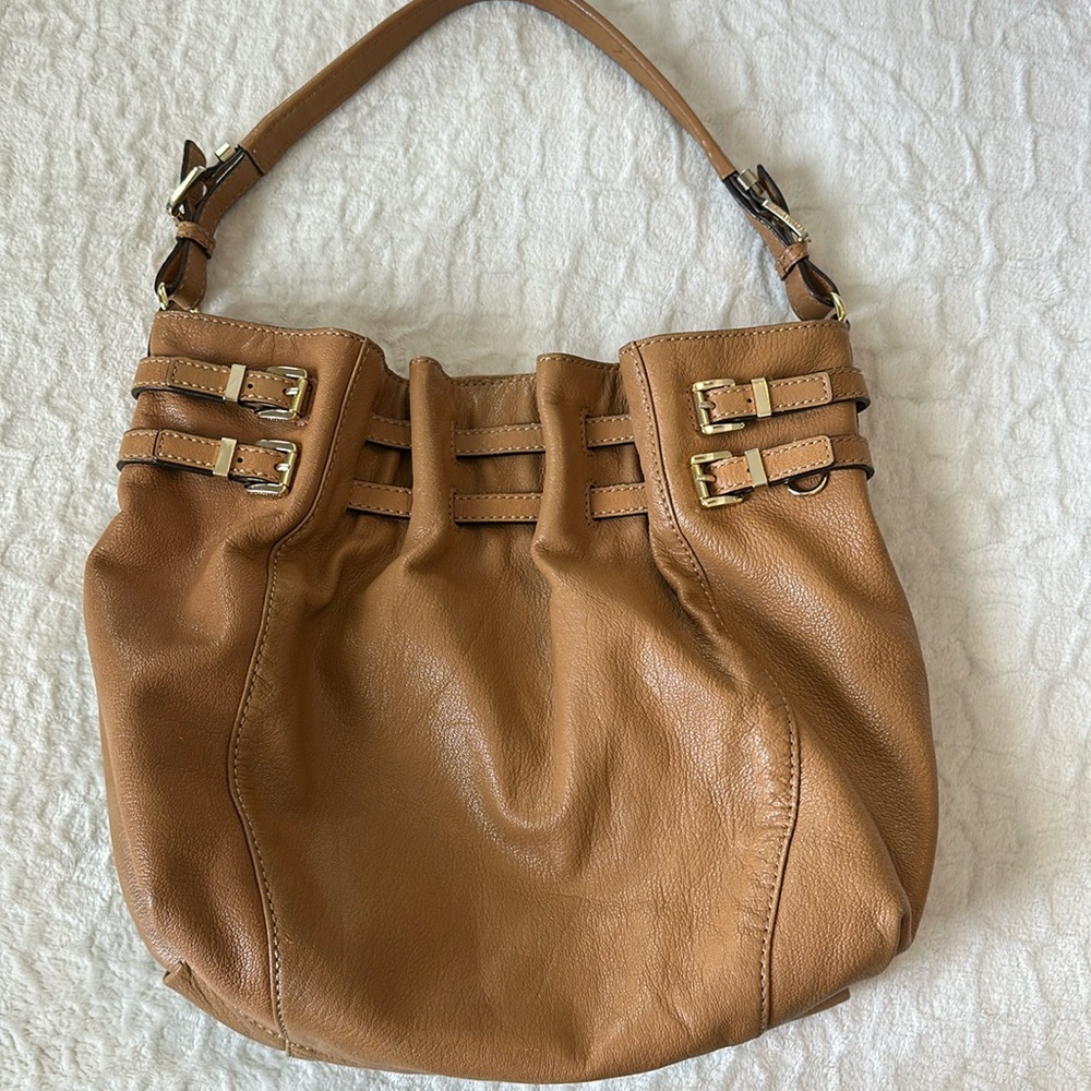 Michael Kors Light Brown Shoulder Bag With Gold Hardware And Magnetic Closure - Picture 5 of 12